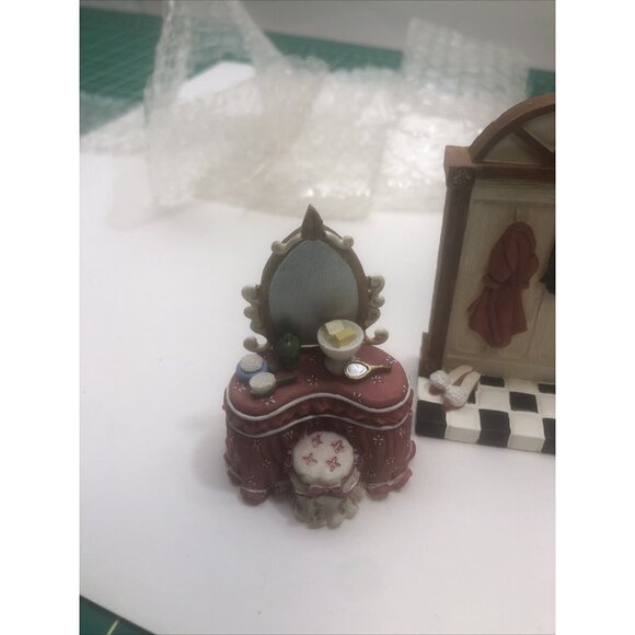 Avon - Victorian Memories Miniature Furniture Collectibles 5 piece- Bathroom - Picture 2 of 14